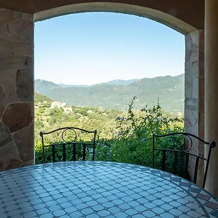 Au Coeur De L'arriere Pays Rez De Chausse De Domaine A Presa Sartène