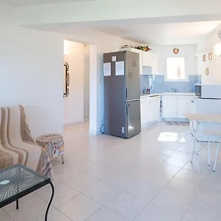 Dans L'arriere Pays Rez De Chaussé De Frais Compris Casa vacanze *