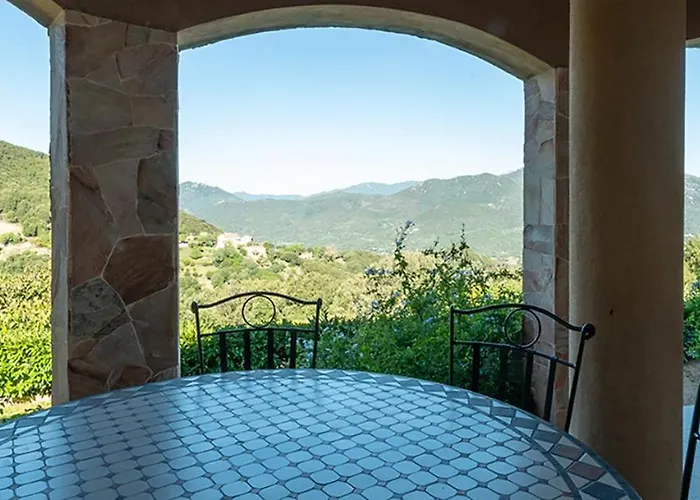 Au Coeur De L'arriere Pays Rez De Chausse De Domaine A Presa Sartène